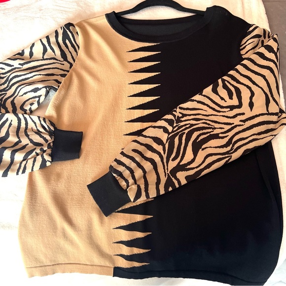 BLACK BEIGE KNITTED TOP WITH PRINTED SLEEVES SIZE S/M - Picture 7 of 10